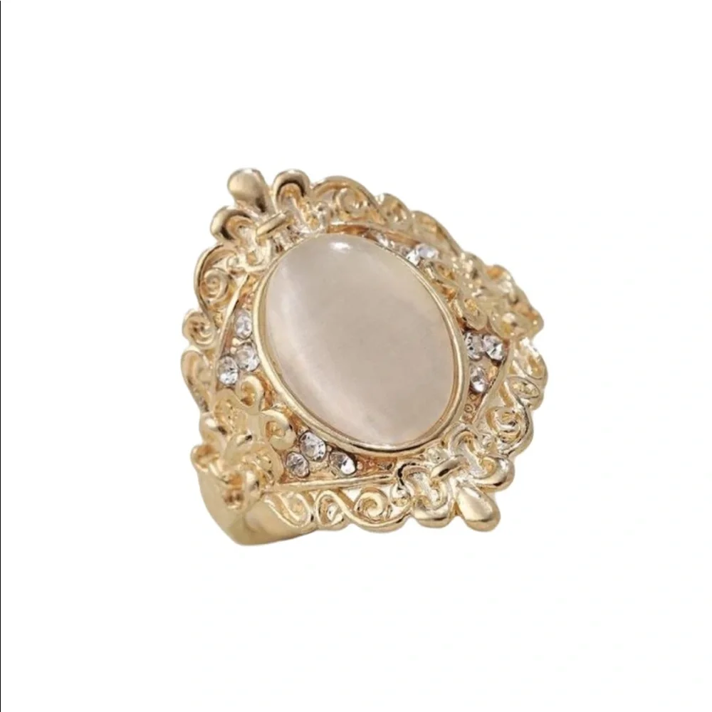 Elegant Gold Antique Vintaged Gem Stone Ring